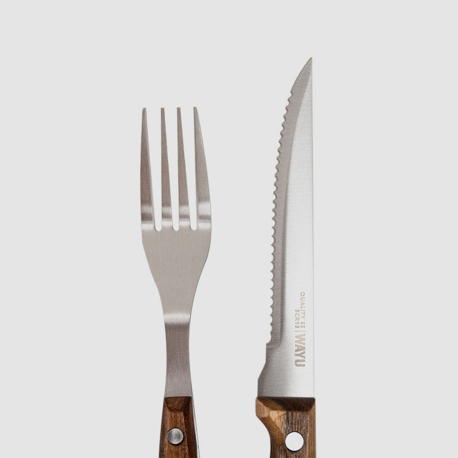 Cuchillo y tenedor Wayu detalle