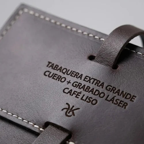 Tabaquera Extra Grande Cuero + Grabado Láser Café Liso