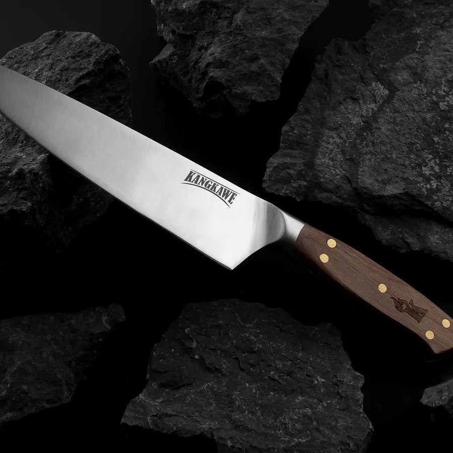 Cuchillo Catemu chef Kangkawe sobre carbón de parrilla