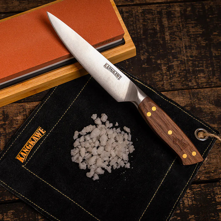 Cuchillo Pellaifa Kangkawe en ambiente de asado