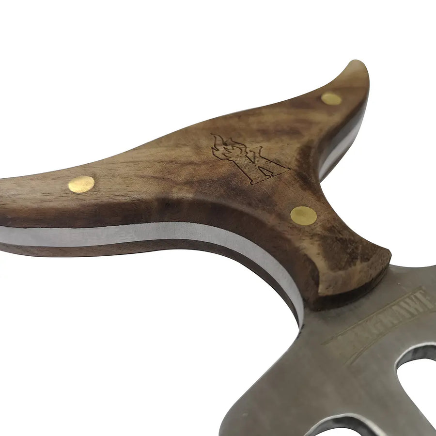 Detalle del mango de madera de la garra de oso búfalo Kangkawe con funda de cuero