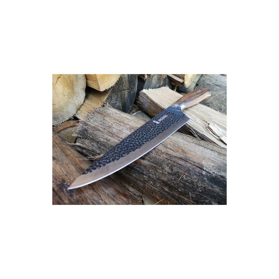 Cuchillo parrillero Curacaví martillado Kangkawe en ambiente de asado