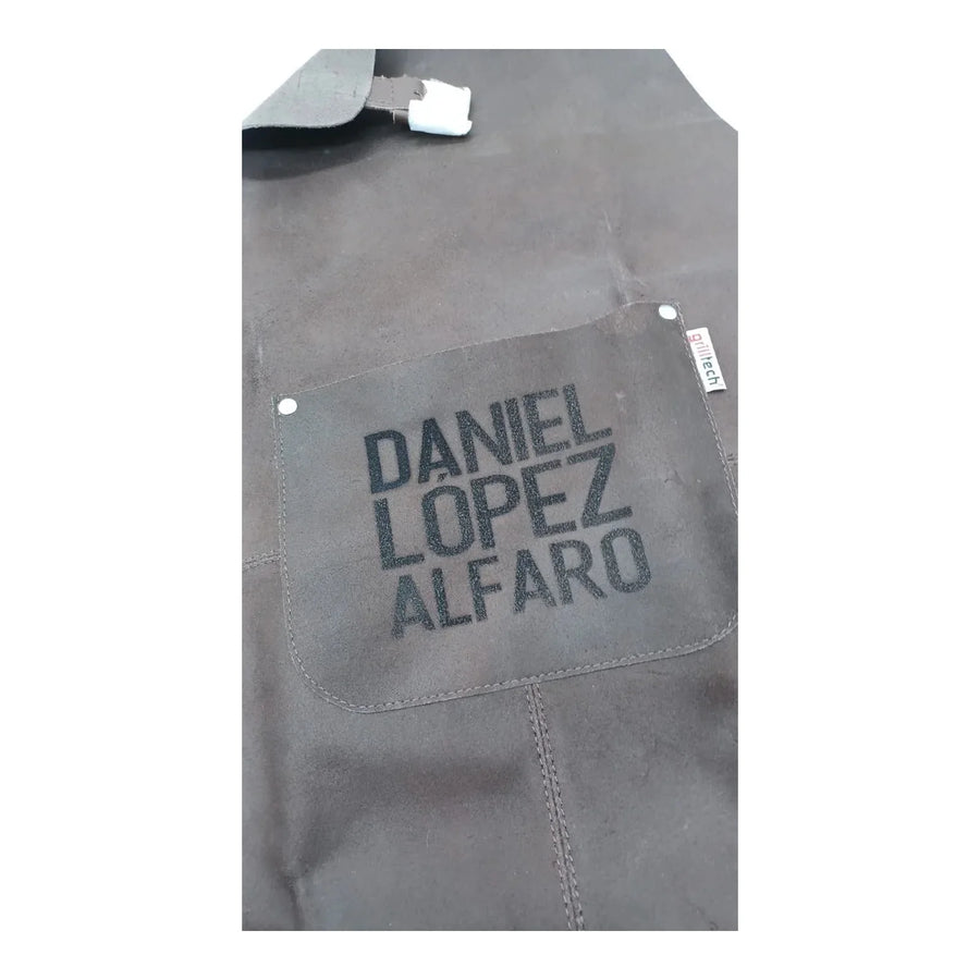 Delantal Pechera Parrillera Cuero Dark + Grabado Láser (foto 3)