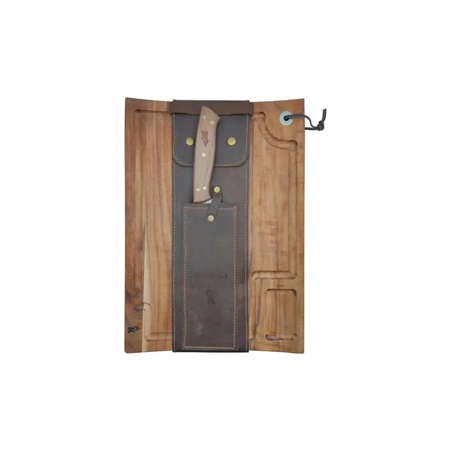 Set parrillero Kangkawe tabla y cuchillo con funda de cuero en vista lateral