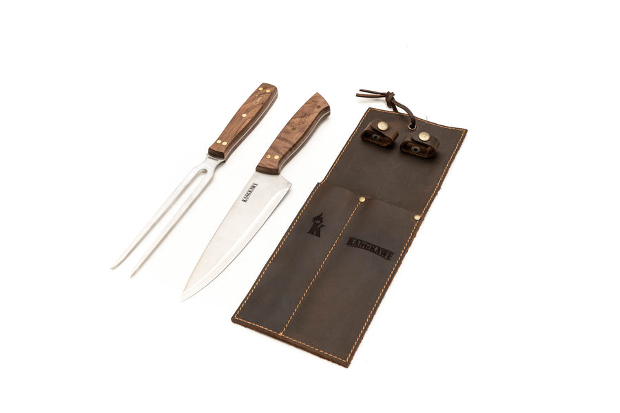 Set parrillero con funda de cuero Kangkawe vista desde otro ángulo
