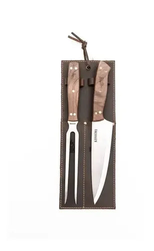 Set parrillero cuchillo y tenedor Kangkawe con funda de cuero en vista lateral