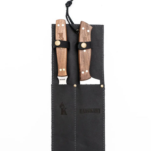 Set parrillero Kangkawe con funda de cuero negra en vista lateral