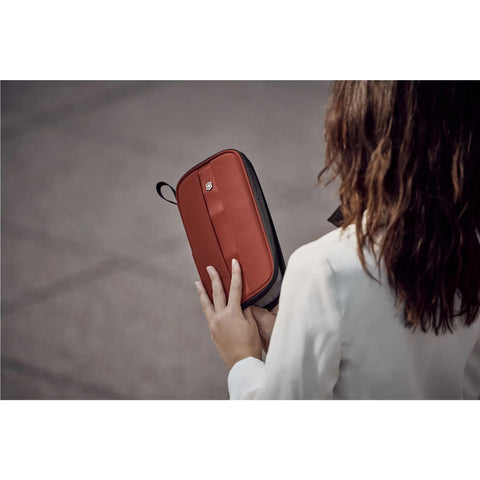 Porta Documentos de Viaje Victorinox con Bloqueo Rfid Color Rojo 610598